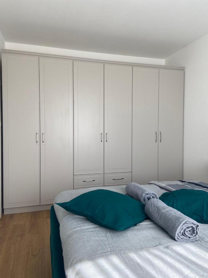 Focus Apartament Floresti  Luaran gambar